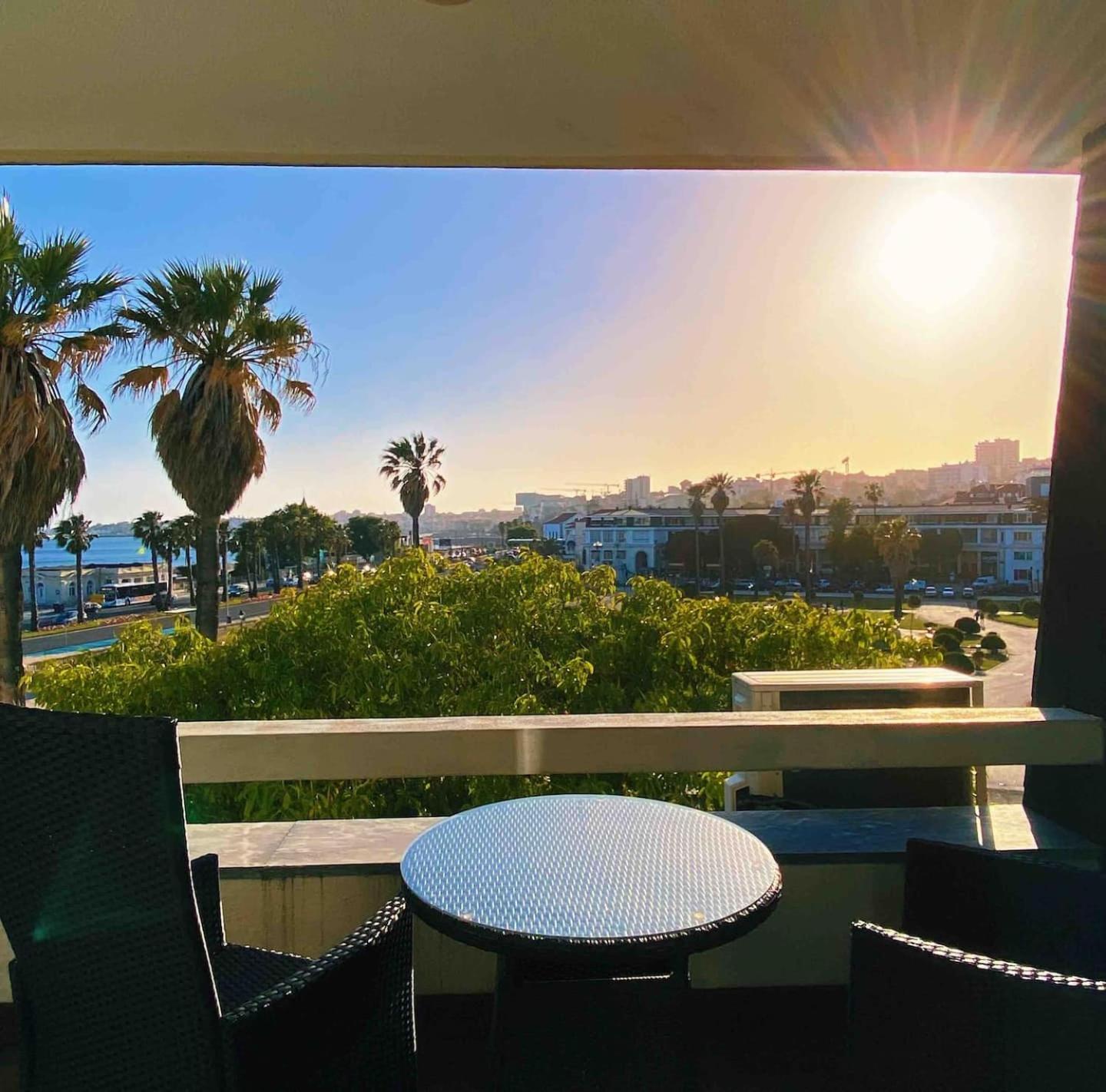 Sea View W Balcony 2 Mins Walk To Beach & Casino Estoril Exterior photo